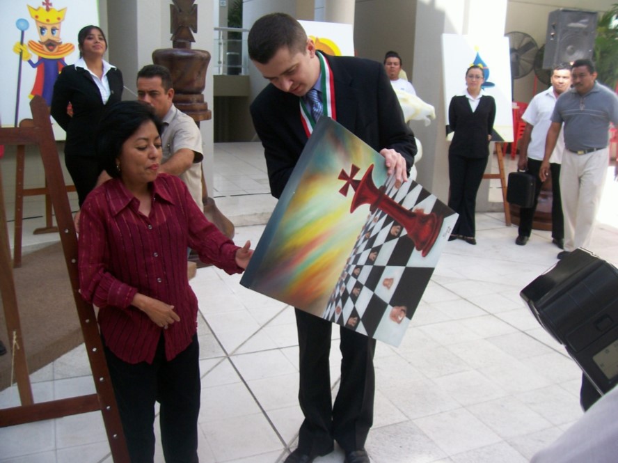 El europeo de origen ha intervenido en varias competencias en México, entre ellas una en la que recibió un premio especial que aun hoy día luce con orgullo en su hogar. Se trata de una pintura al óleo que ganó en 2008 en el torneo “Carlos Torre Repetto In Memóriam”, en Mérida. 